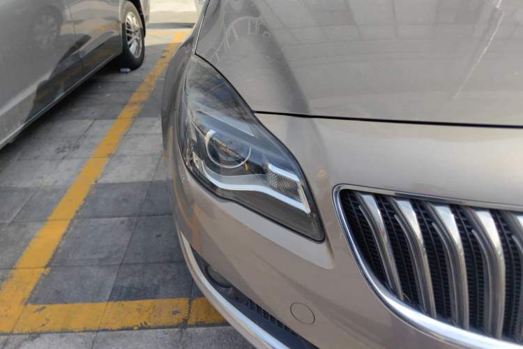 Used Buick Regal 2015 2.0L Elite Fashion Edition Right Front Headlight