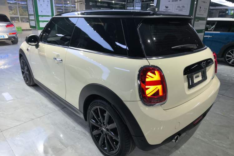 Used MINI MINI 2018 1.5T COOPER Artist