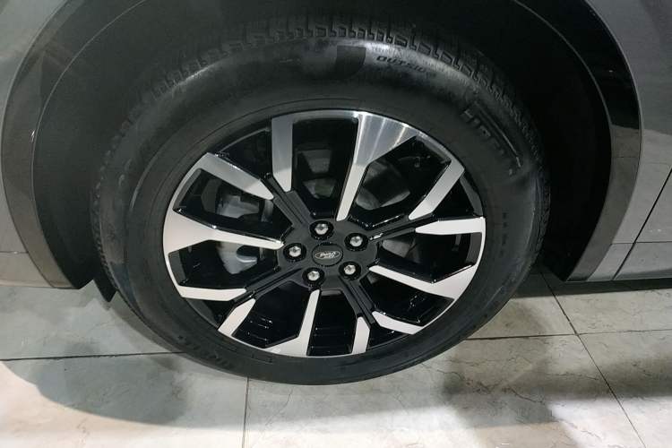 Used Ford Edge 2025 Ford Explorer L 2.0T EcoBoost E-Hybrid Four-Wheel-Drive 7-Seater Supreme Model