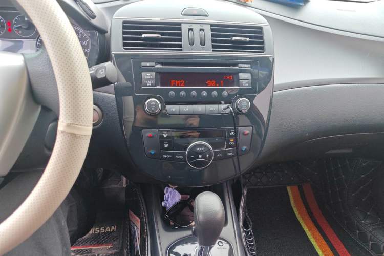 Used Nissan Tiida 2013 1.6L CVT Cool Cafe Edition Audio And AC Panel