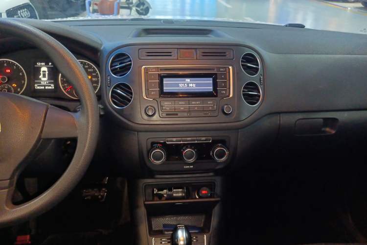 Used Volkswagen Tiguan L 2016 280TSI Automatic Two-Wheel-Drive Silk Road Style Edition
