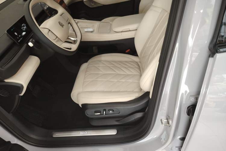 Used Nio ES6 2025 75 kWh Left Front Seat