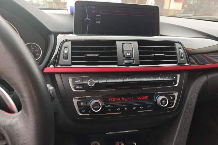 Used BMW 3 Series 2013 320i Sport Design Package
