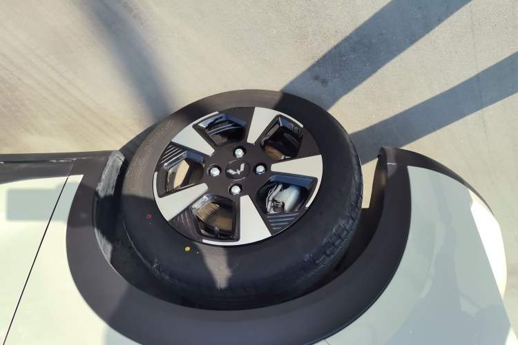 Used Wuling Bingo PLUS 2024 330 km Range Five-Seater Version
