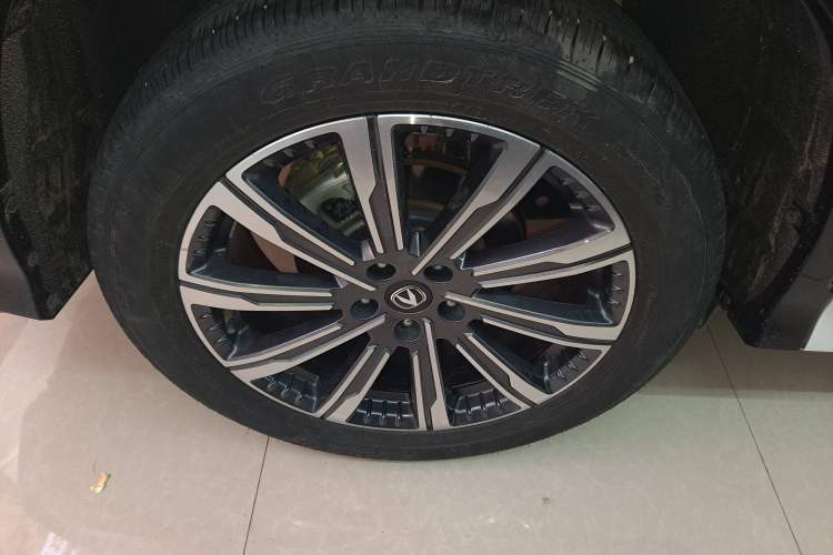 Used Changan CS75 PLUS 2024 3rd Generation Champion Edition 2.0T Intelligent Drive Performance Model
