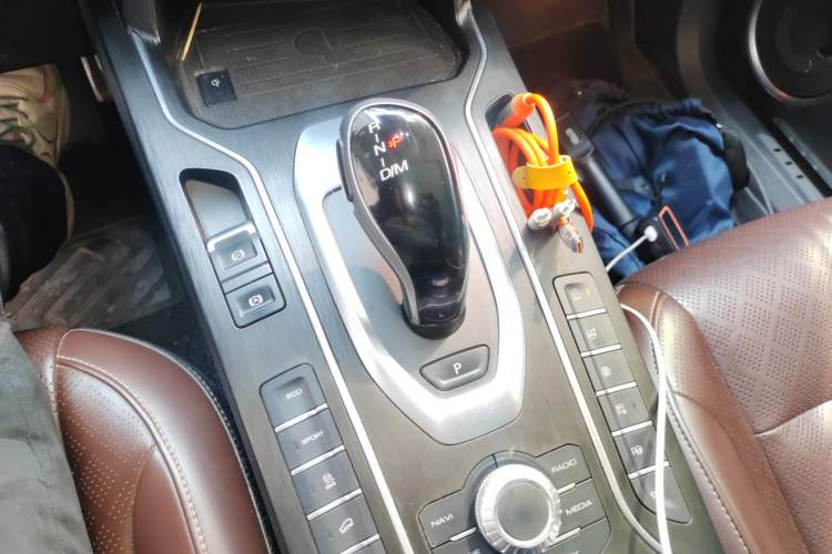 Used Wey VV6 2018 2.0T Two-Wheel Drive Flagship Version China V Standard Gear Lever