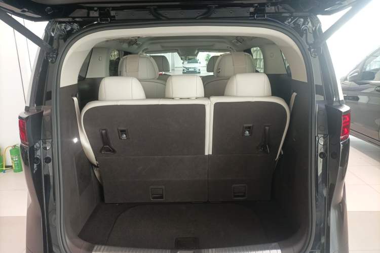 Used Denza D9 2024 DM-i 1050 Luxury Model Trunk