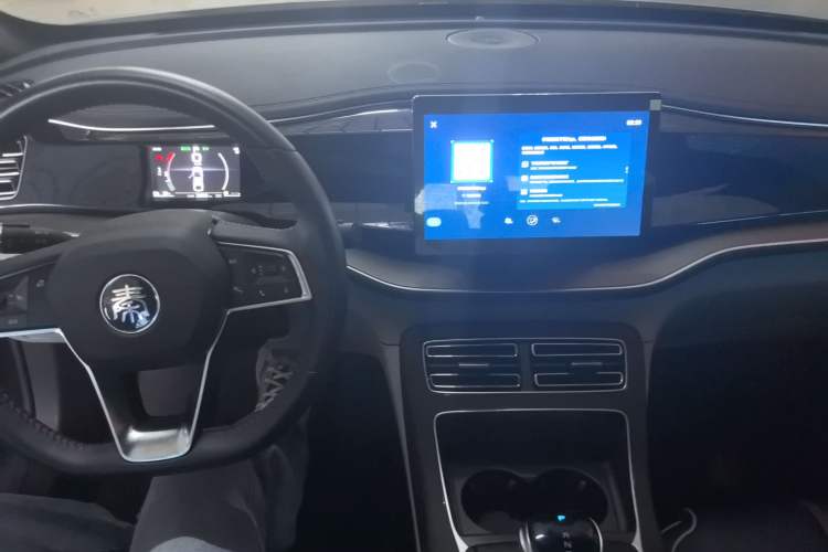 Used BYD Qin PLUS 2021 DM-i 55KM Flagship Model Center Console