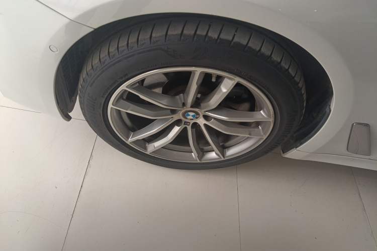 Used BMW 5 Series 2020 525Li M Sport Package Left Front Wheel Hub
