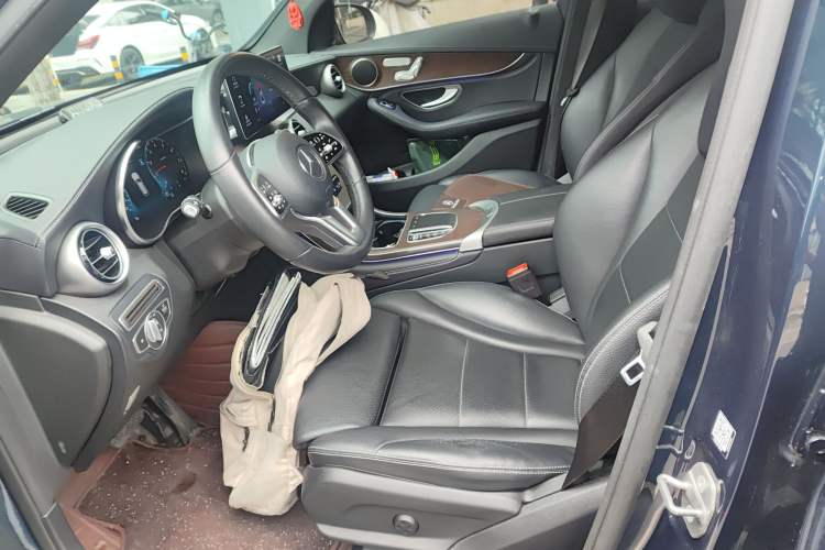 Used Mercedes-Benz GLC 2020 Facelift GLC 260 L 4MATIC Luxury Edition Left Front Seat