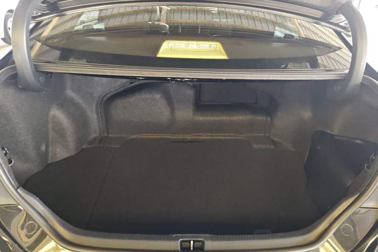 Used Toyota Camry 2015 Dual-Engine 2.5 HG Luxury Navigation Edition Trunk