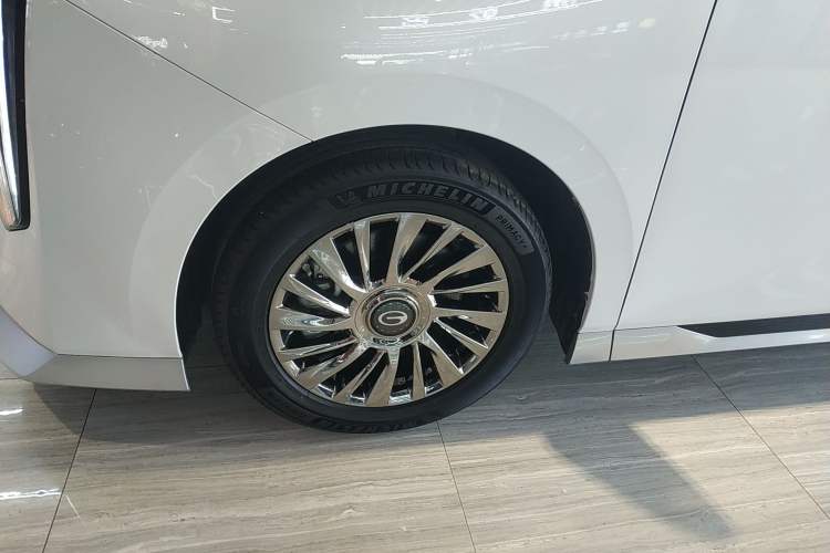 Used GAC Trumpchi M8 2023 Zongshi Series 400T Flagship Edition Left Front Wheel Hub