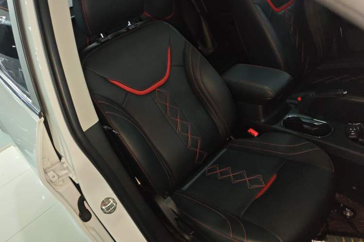 Used Soueast DX3 2018 1.5L Manual Luxury Model
