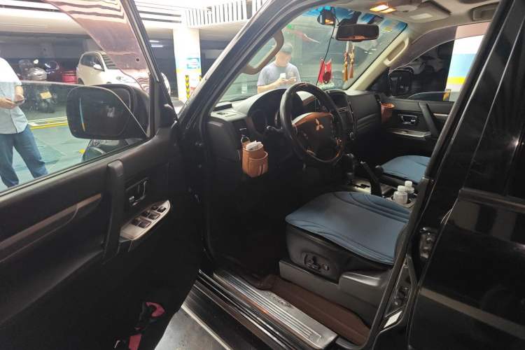 Used Mitsubishi Pajero 2016 3.0L Automatic Prestige Version China IV Standard