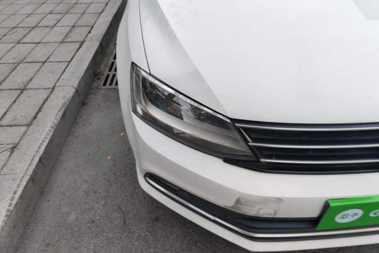 Used Volkswagen Sagitar 2018 1.6L Manual Comfort Model Right Front Headlight