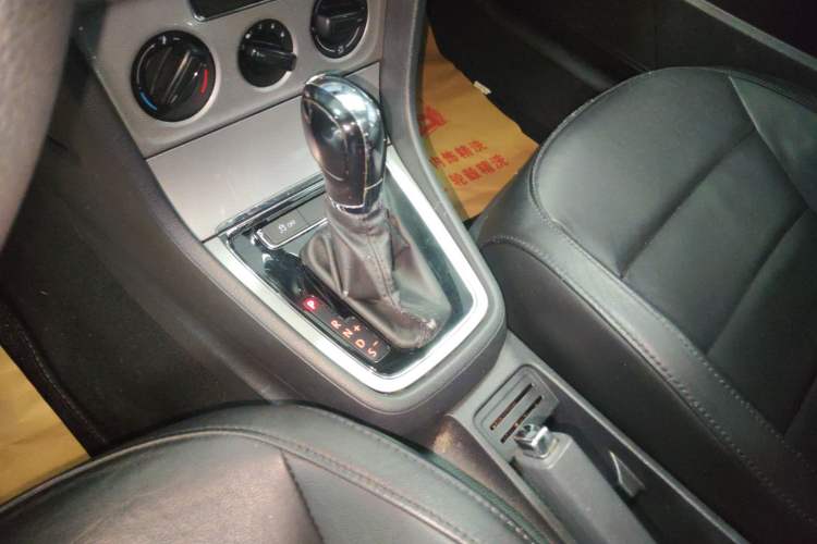 Used Volkswagen Gran Lavida 2013 1.6L Automatic Comfort Model
