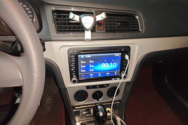 Used Volkswagen Gran Lavida 2013 1.6L Automatic Comfort Model Audio And AC Panel