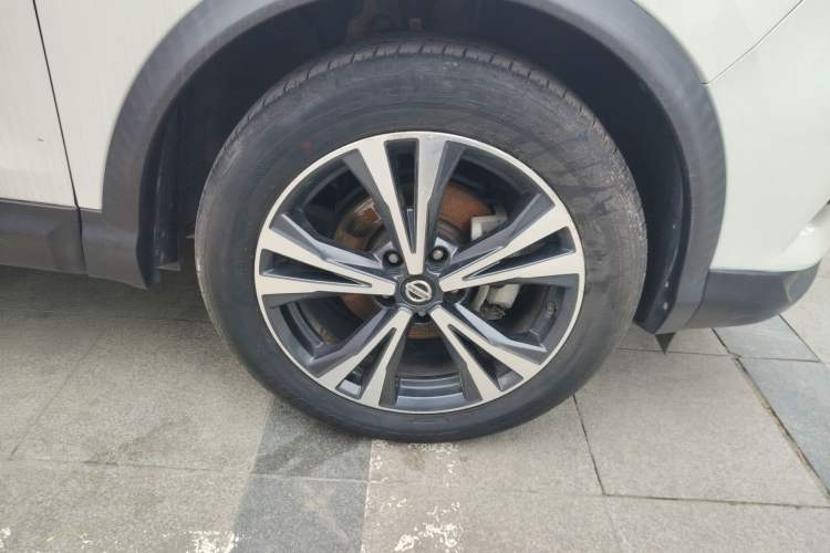 Used Nissan Qashqai 2019 2.0L CVT Luxury Edition Right Front Wheel Hub