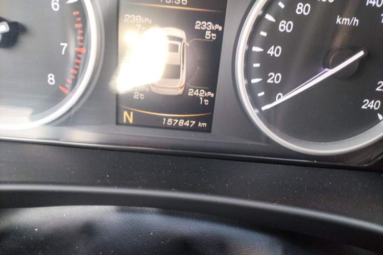 Used Geely Auto Emgrand GT 2015 1.8T Flagship Model Odometer Close Up