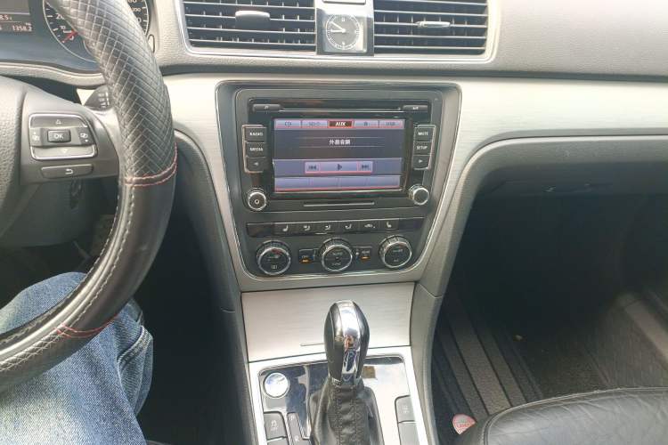 Used Volkswagen Passat 2013 1.8TSI DSG Prestige Edition Audio And AC Panel