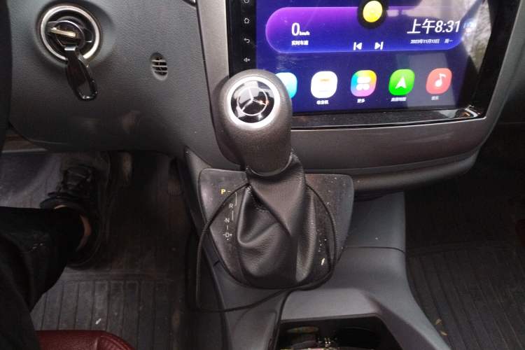 Used Mercedes-Benz Vito 2011 2.5L Elite Edition Gear Lever
