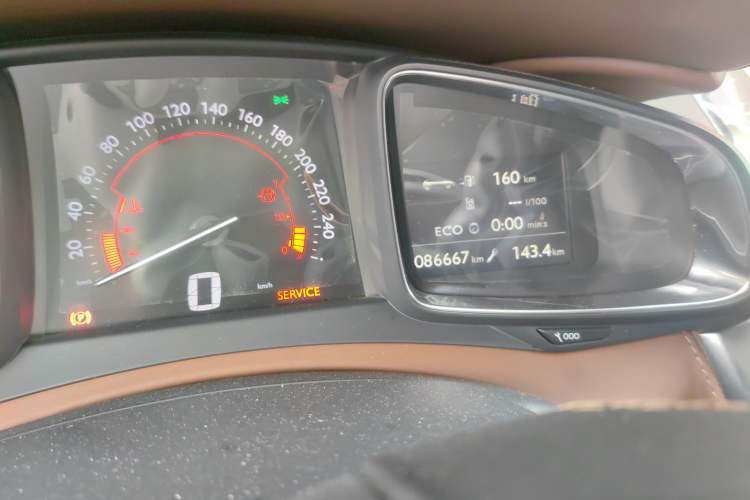 Used DS 5 2015 1.8T Prestige Edition THP200 Odometer Close Up