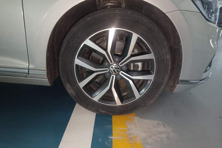 Used Volkswagen Magotan 2020 330TSI DSG Leading Model Right Front Wheel Hub