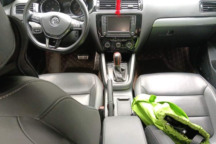 Used Volkswagen Sagitar 2017 230TSI Automatic Comfort Version
