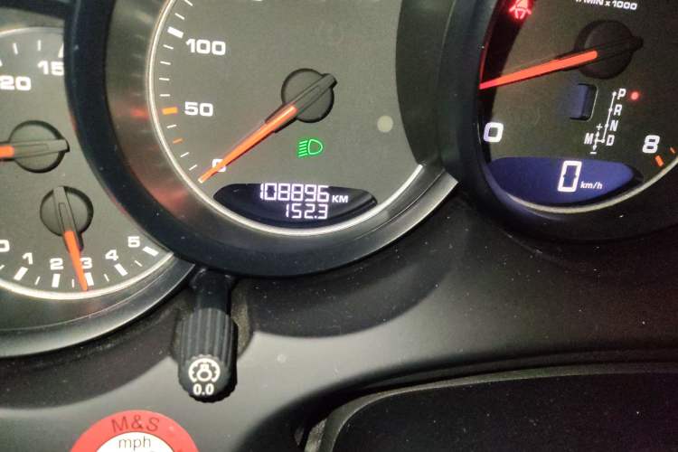 Used Porsche Cayenne 2015 Cayenne 3.0T Odometer Close Up