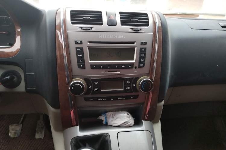 Used Jinbei Grace 2015 2.0L Classic Edition Standard Model Long Wheelbase 7/9 Seats Audio And AC Panel