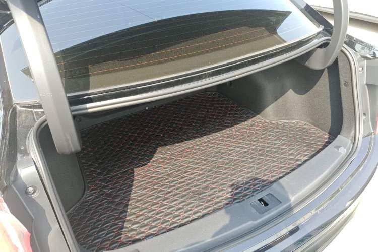 Used Hongqi E-QM5 2022 431 km Charge & Enjoy Edition Trunk