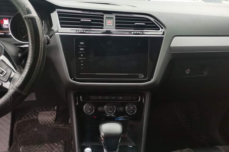 Used Volkswagen Tiguan L 2020 330TSI Automatic Two-Wheel Drive Panoramic Comfort Edition China VI Standard
