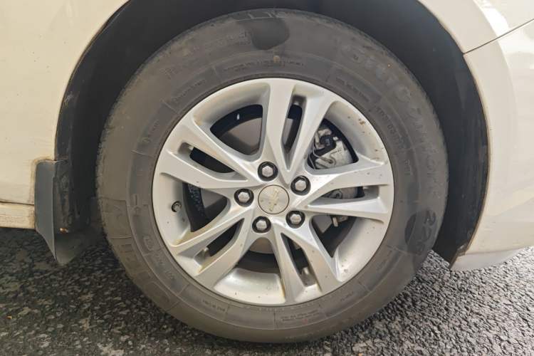 Used Chevrolet Cavalier 2018 320 Automatic Xinyue Edition Right Front Wheel Hub