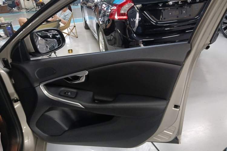 Used Volvo V40 2018 T3 Zhiyi Edition
