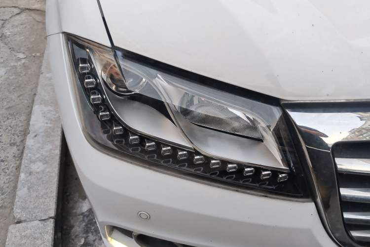 Used Haval H2 2015 1.5T Automatic Two-Wheel Drive Elite Edition Right Front Headlight