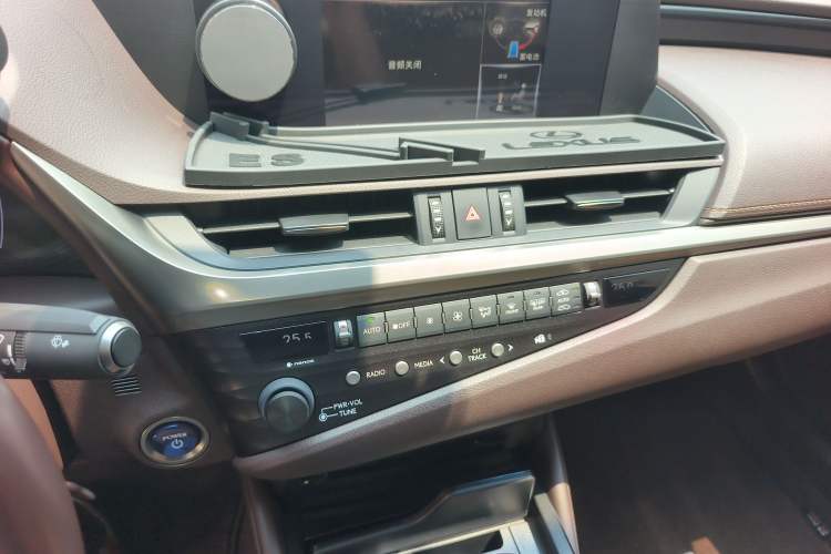 Used Lexus ES 2020 300h Premier Edition Audio And AC Panel