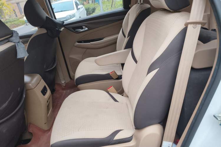 Used Baojun 730 2017 1.5T Manual Fashion Version 7 Seats China V Emission Standard