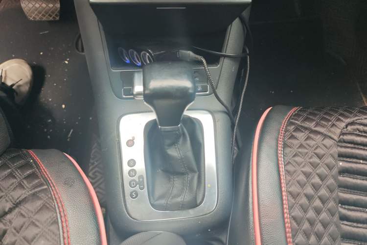 Used Volkswagen Tiguan 2010 1.8 TSI Automatic Two-Wheel Drive Trend Edition Gear Lever
