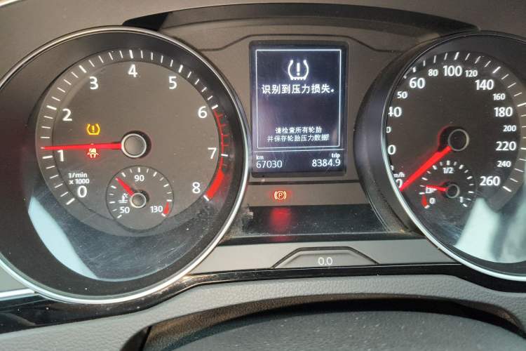Used Volkswagen FAW-Volkswagen CC 2020 330TSI Huayan Edition China VI Standard Odometer Close Up