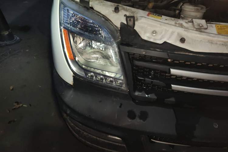 Used SAIC MAXUS Xintu V80 2019 2.5T Classic Edition 6-Speed Manual – Aoyuntong Modified Version Short Wheelbase Mid-Height Roof 5/6 Seats