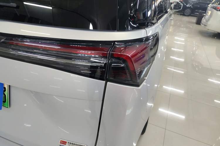 Used Buick GL8 New Energy 2025 Lu Shang Luxury Edition 7-Seater
