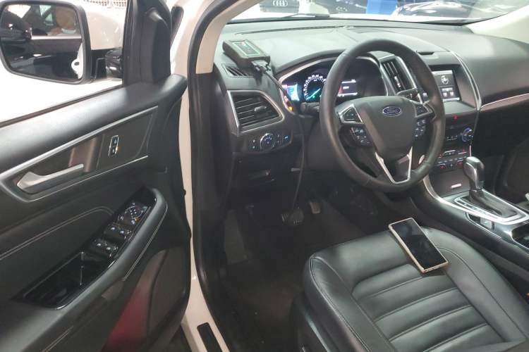 Used Ford Edge 2015 2.0T GTDi Two-Wheel-Drive High-Line Version