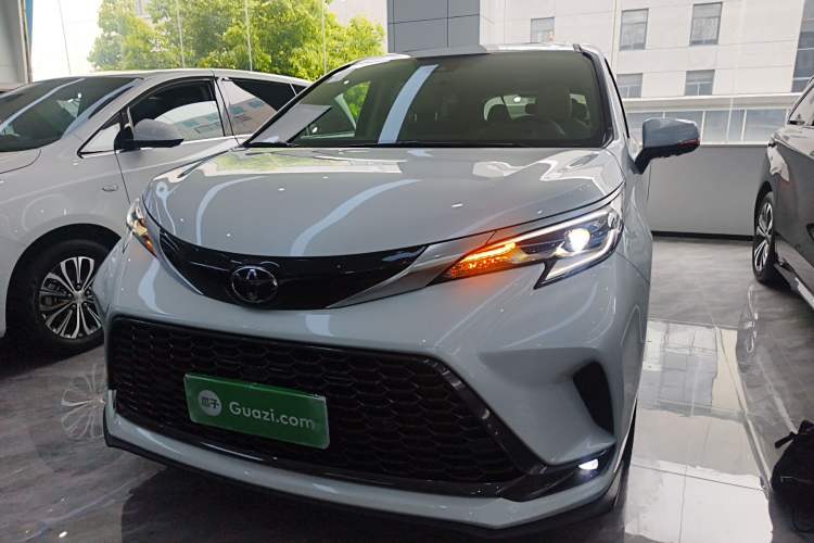 Used Toyota Granvia 2024 2.5L Hybrid Prestige ULTRA Edition Front