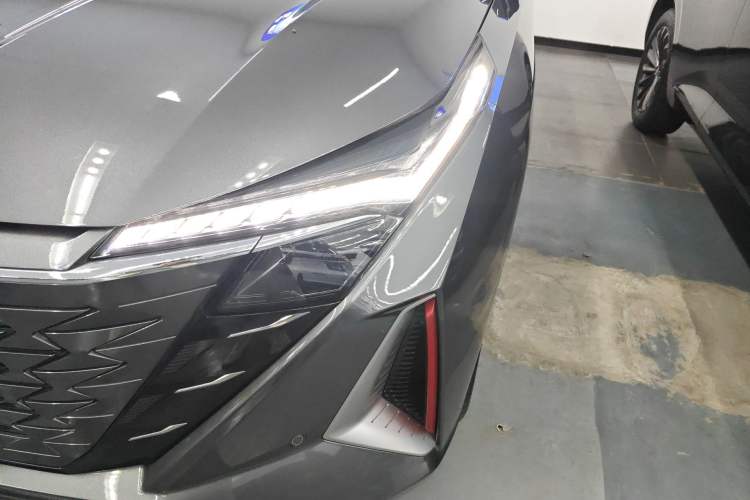 Used CHANGAN OSHAN Z6 2023 Blue Whale 1.5T DCT Smart Edition Left Front Headlight