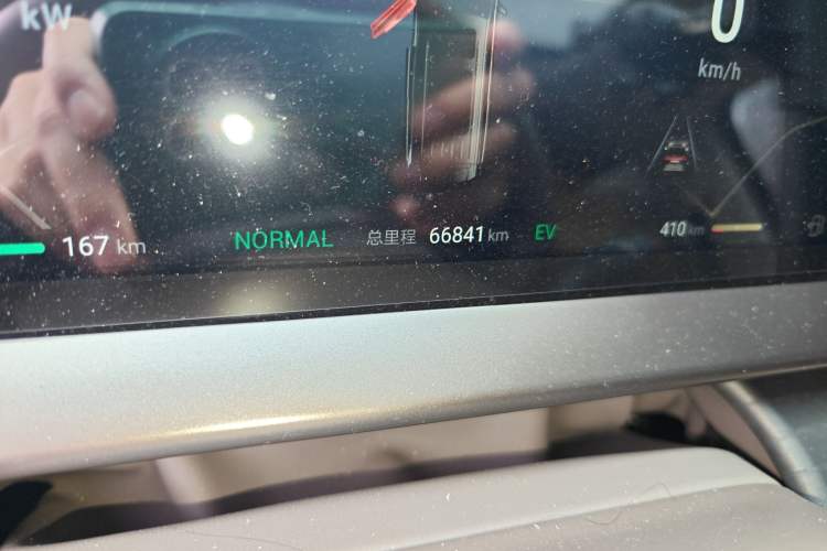 Used Denza D9 2022 DM-i 970 Four-Wheel Drive Prestige Model
