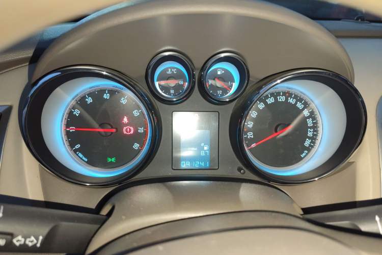 Used Buick GT 2013 GT 1.6L Automatic Fashion Edition Instrument Cluster