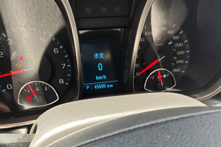 Used Chevrolet Malibu 2014 2.0L Automatic Comfort Edition Odometer Close Up