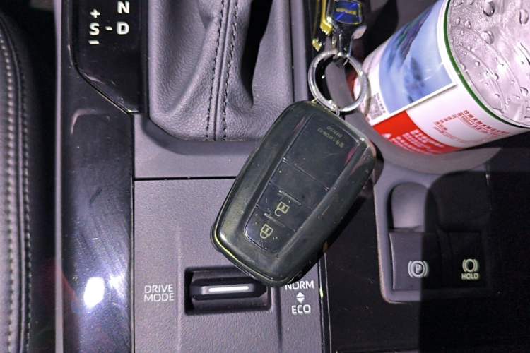 Used Toyota Highlander 2023 2.5L Smart Electric Hybrid Dual-Drive Elite Version 7 Seats Vehicle Key