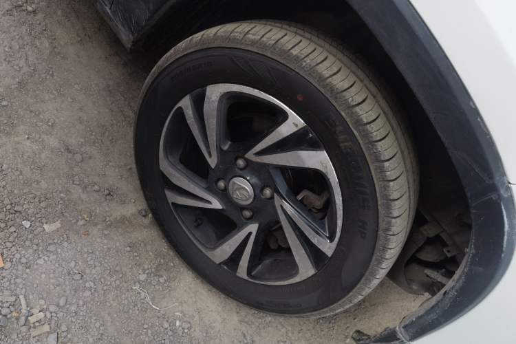 Used Baojun 510 2017 1.5L Automatic Luxury Model Right Front Wheel Hub