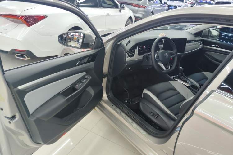 Used Volkswagen Bora 2023 300TSI DSG Prestige Edition Driver Seat